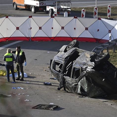 7 killed and 16 injured as a van overloaded with migrants crashes in southern Germany